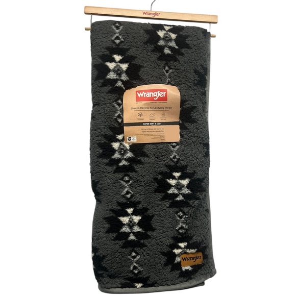 NWT WRANGLER Sherpa Reverse to Corduroy Throw - Picture 2 of 10